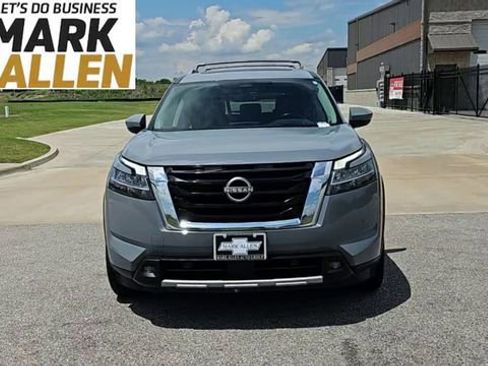 Used 2022 Nissan Pathfinder Platinum w/ Cargo Package AWD/4WD image 3