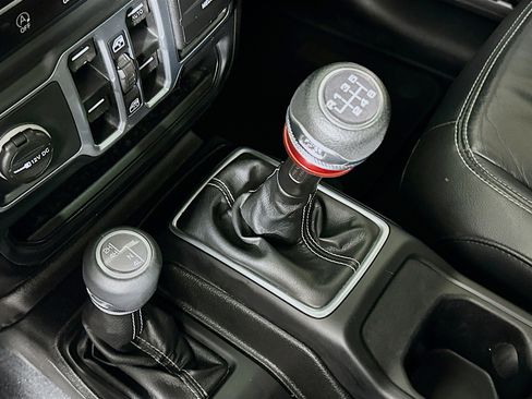 Used 2018 Jeep Wrangler Unlimited Sahara image 24