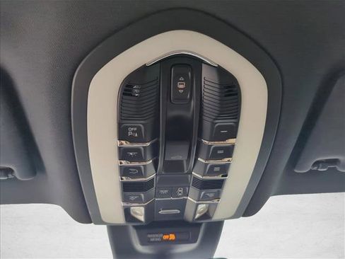 Used 2020 Porsche Macan AWD/4WD image 25