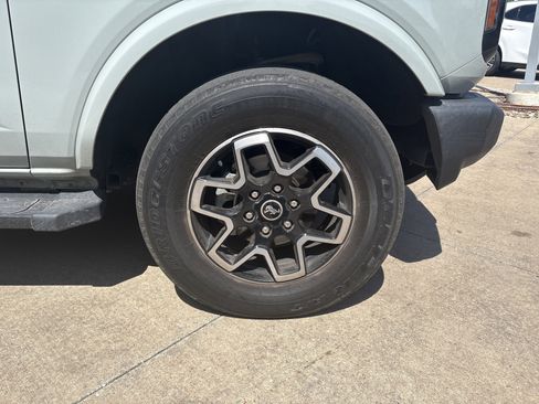 Used 2021 Ford Bronco Outer Banks AWD/4WD image 13