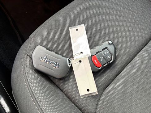 Used 2023 Jeep Wrangler Unlimited image 33