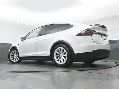 Used 2018 Tesla Model X 75D image 11