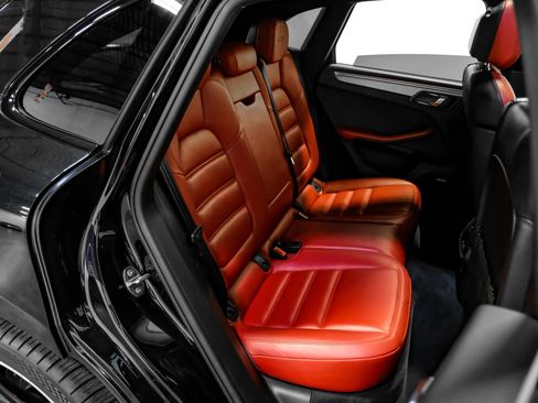 Used 2018 Porsche Macan GTS AWD/4WD image 34