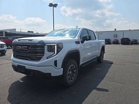 Used 2024 GMC Sierra 1500 AT4 w/ Technology Package AWD/4WD image 2