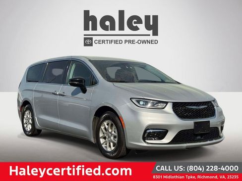 Used 2024 Chrysler Pacifica Touring-L FWD image 1