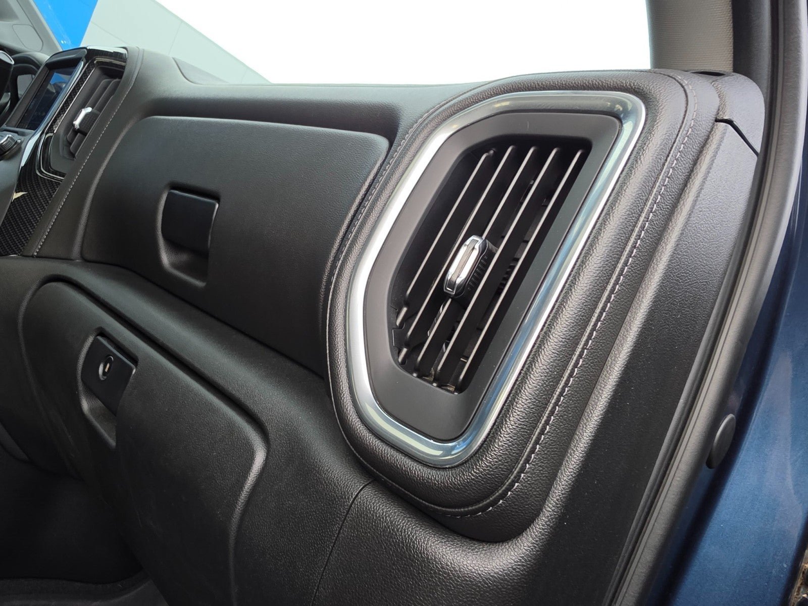 Used 2019 Chevrolet Silverado 1500 RST w/ All-Star Edition AWD/4WD image 14