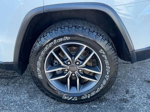 Used 2019 Jeep Grand Cherokee Limited AWD/4WD image 8