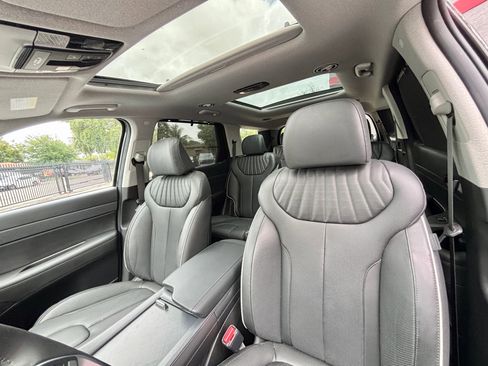 Used 2024 Hyundai Palisade Limited FWD image 9