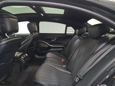 Used 2022 Mercedes-Benz S 500 4MATIC w/ AMG Line Package image 8