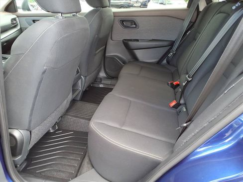 Used 2023 Nissan Rogue S AWD/4WD image 10