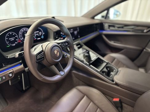 Used 2025 Porsche Panamera 4 image 4