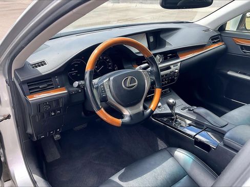 Used 2013 Lexus ES 300h w/ Premium Pkg FWD image 15