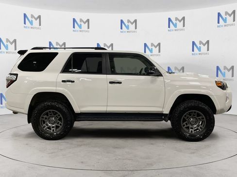 Used 2020 Toyota 4Runner Venture w/ Moonroof Package AWD/4WD image 6