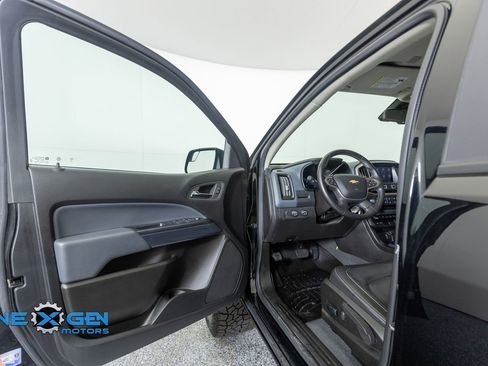 Used 2022 Chevrolet Colorado Z71 w/ Z71 Midnight Edition AWD/4WD image 9