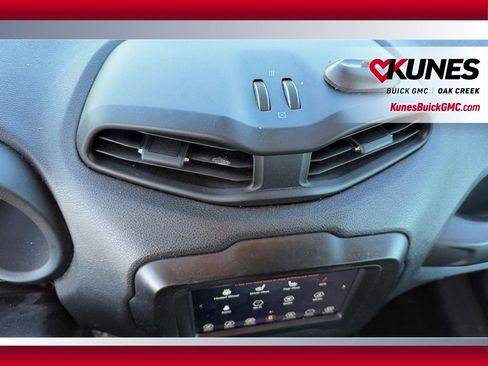 Used 2021 Jeep Renegade Latitude w/ Convenience Group image 29