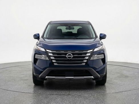 Used 2025 Nissan Rogue SV FWD image 2