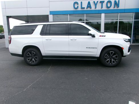 Used 2022 Chevrolet Suburban Z71 w/ Luxury Package AWD/4WD image 2