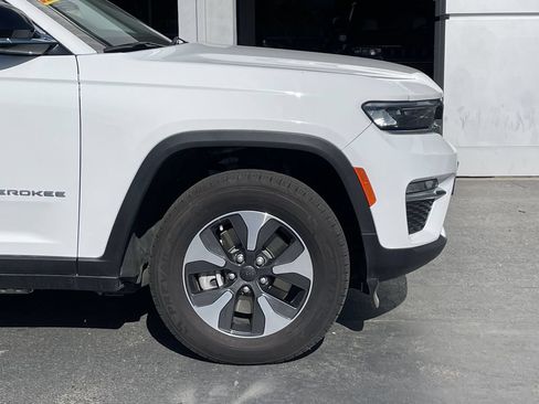 Used 2024 Jeep Grand Cherokee Limited 4xe AWD/4WD image 8