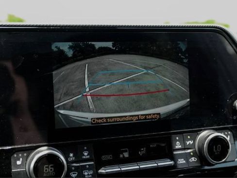 Used 2023 Toyota Highlander XSE FWD image 3