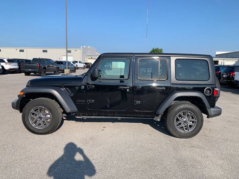 Used 2024 Jeep Wrangler Unlimited Sport AWD/4WD image 3