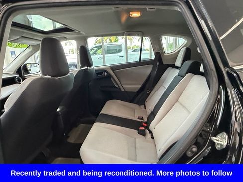 Used 2018 Toyota RAV4 XLE FWD image 11