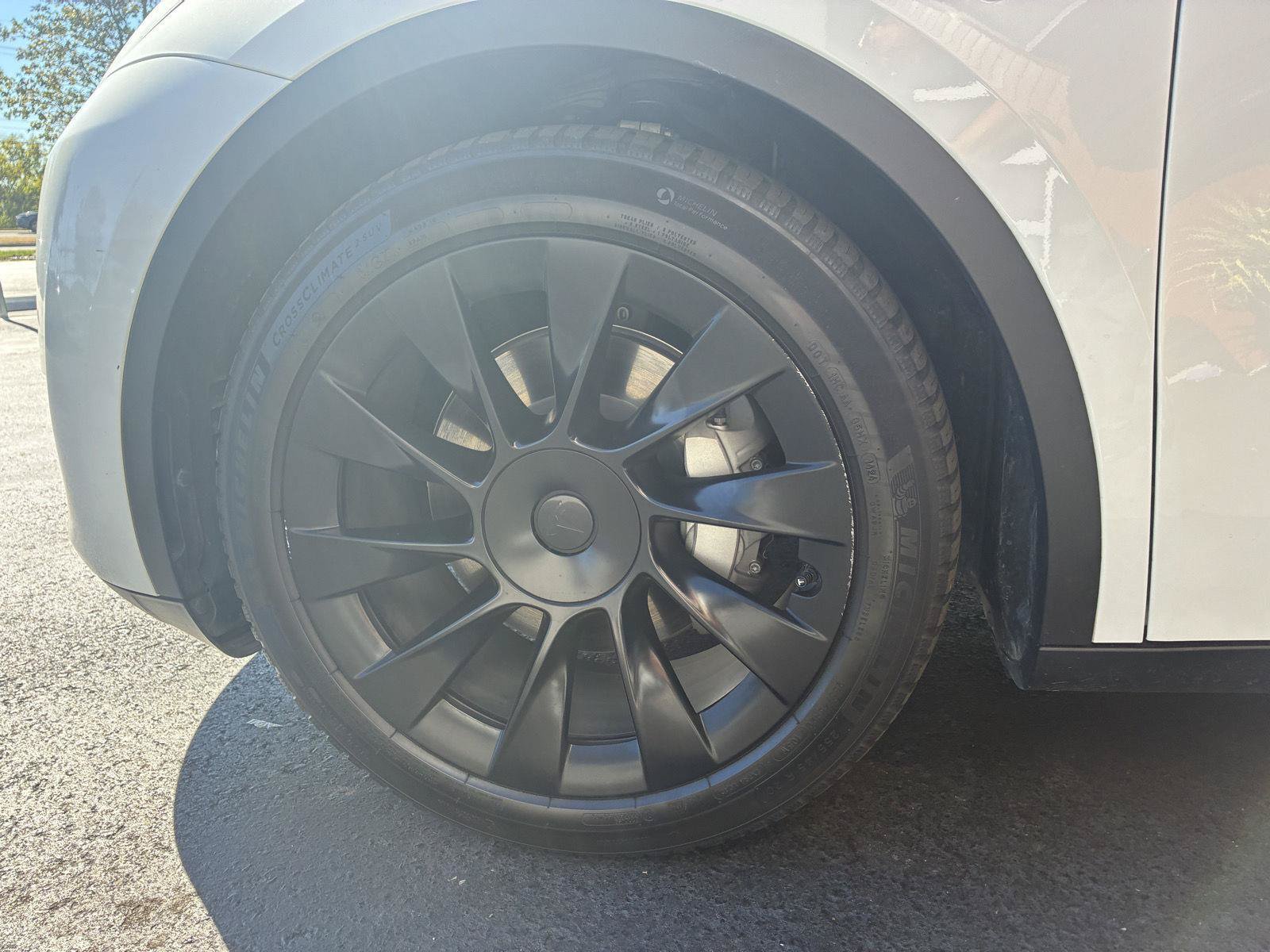 Used 2023 Tesla Model Y Long Range AWD/4WD image 3