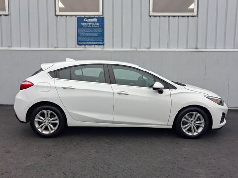 Used 2019 Chevrolet Cruze LT w/ Convenience Package FWD image 9