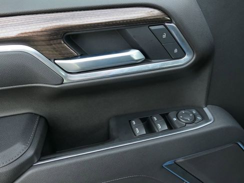 Used 2025 Chevrolet Silverado 1500 LT image 16