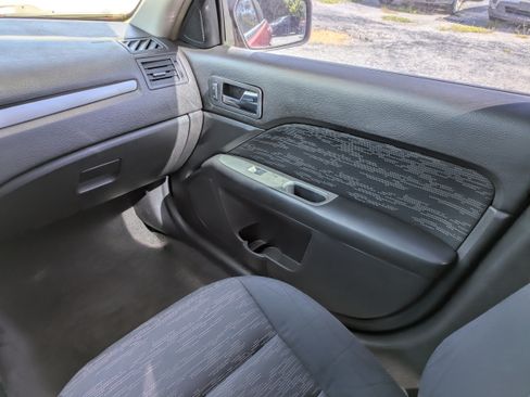 Used 2010 Ford Fusion SE FWD image 16