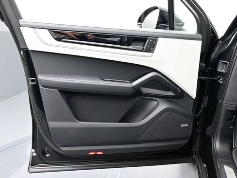 New 2026 Porsche Cayenne E-Hybrid AWD/4WD image 14