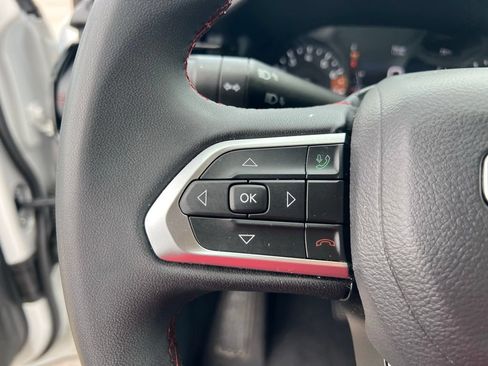 Used 2025 Jeep Compass Trailhawk AWD/4WD image 39