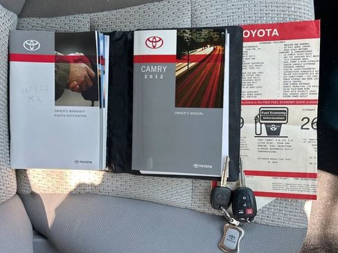 Used 2012 Toyota Camry LE FWD image 29