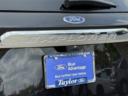Certified 2022 Ford Explorer Limited w/ Equipment Group 301A image 31