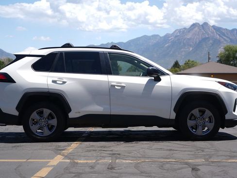 Used 2022 Toyota RAV4 LE AWD/4WD image 6