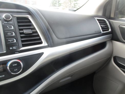 Used 2016 Toyota Highlander XLE image 37