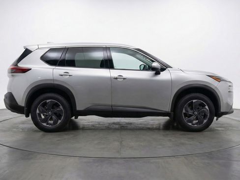 Used 2025 Nissan Rogue SV image 11