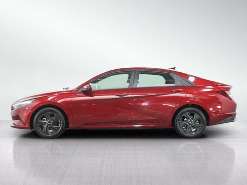 Used 2023 Hyundai Elantra SEL FWD image 2