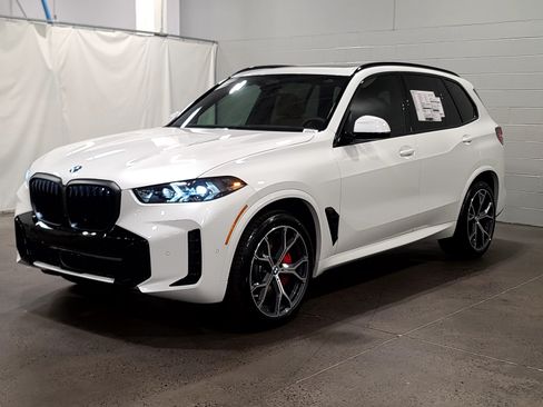 Used 2026 BMW X5 xDrive40i w/ M Sport Package AWD/4WD image 3