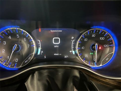 Used 2023 Chrysler Pacifica Limited image 38