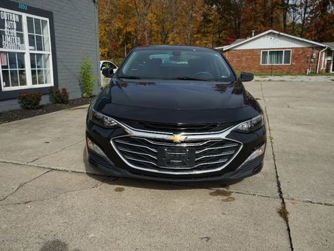 Used 2022 Chevrolet Malibu LT image 2