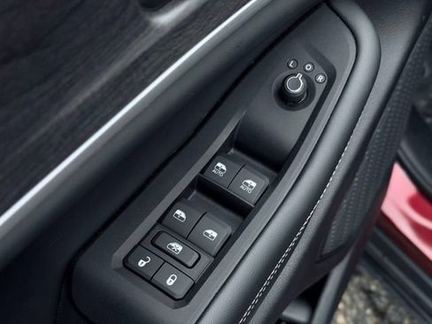 Certified 2025 Jeep Grand Cherokee Limited AWD/4WD image 14