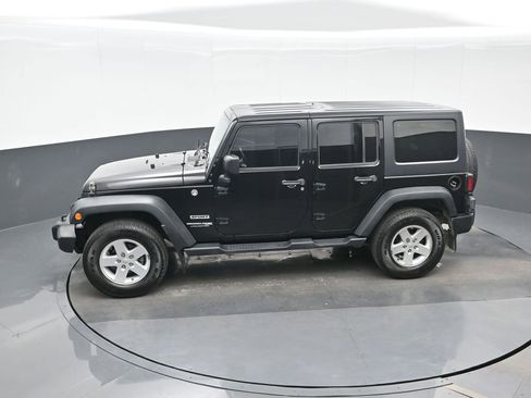 Used 2018 Jeep Wrangler Unlimited Sport S AWD/4WD image 18