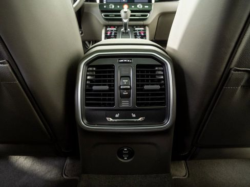 New 2026 Porsche Macan Base image 21