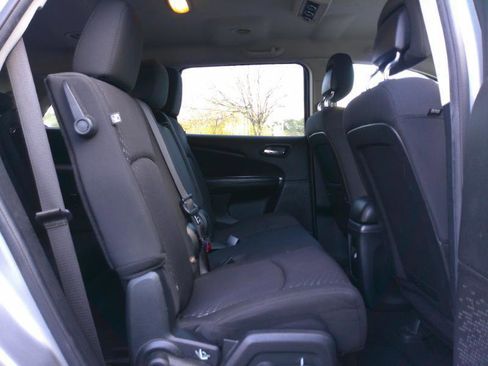 Used 2017 Dodge Journey SE w/ Flexible Seating Group FWD image 18