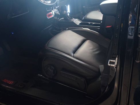 Used 2020 Jeep Gladiator Rubicon AWD/4WD image 36