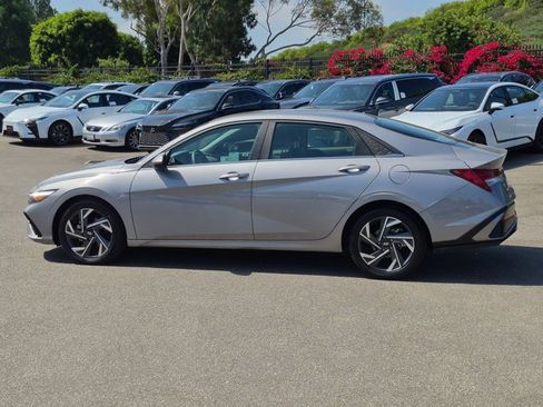 Used 2025 Hyundai Elantra SEL FWD image 9