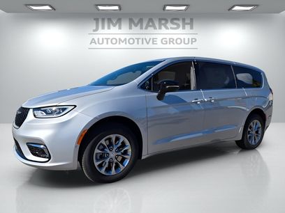New 2026 Chrysler Pacifica Select