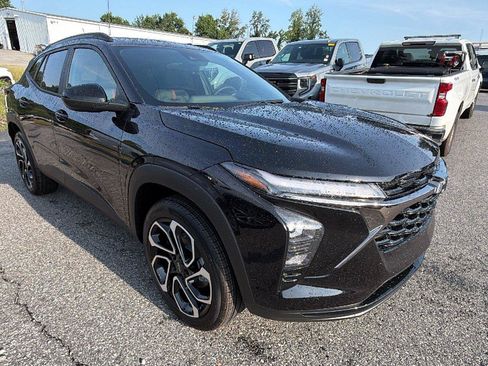 New 2026 Chevrolet Trax RS w/ Sunroof Package FWD image 8
