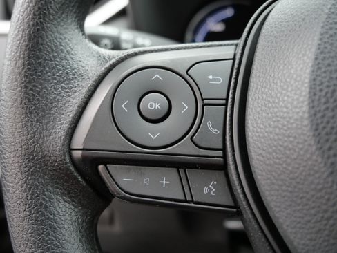 Certified 2025 Toyota RAV4 LE image 28