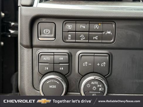 Used 2025 Chevrolet Suburban Z71 AWD/4WD image 24